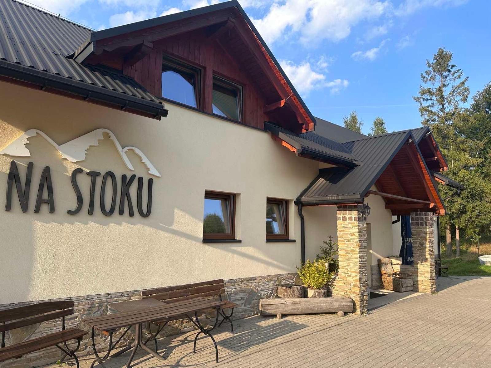 לינה וארוחת בוקר איסטבנה Na Stoku מראה חיצוני תמונה